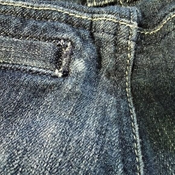 "Refugeā
Premium"āwoman'sĀ jeanā
shorts - Picture 6 of 9